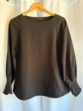 BANANA REPUBLIC // Black Long-Sleeve Crewneck Top
